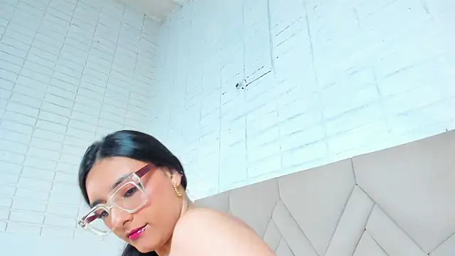 Isis Osman online show from January 5, 2025, 9:36 pm