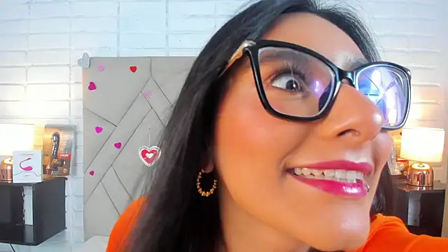 Isis Osman online show from February 19, 2025, 11:57 pm