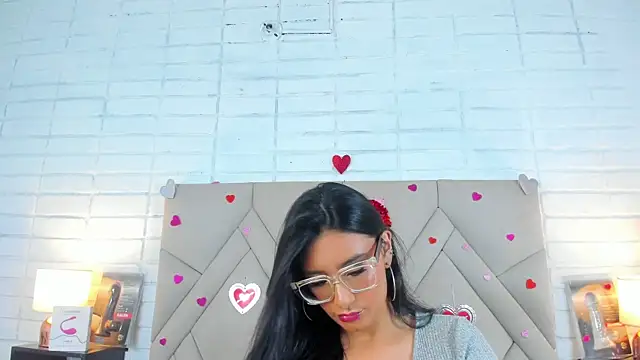 Isis Osman online show from February 26, 2025, 9:05 pm