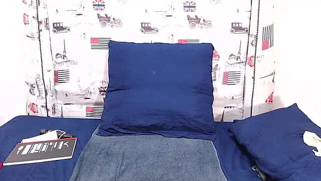 Honeybumsx32 online show from September 14, 2025, 6:01 am