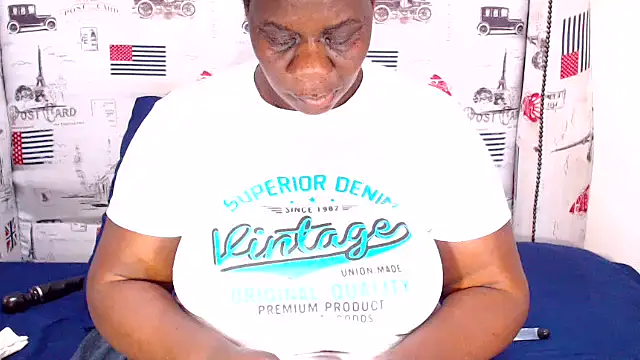 Honeybumsx32 online show from December 3, 2025, 9:07 am