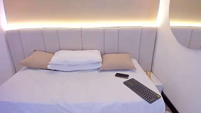 valerysantos  online show from March 10, 2026, 11:59 am