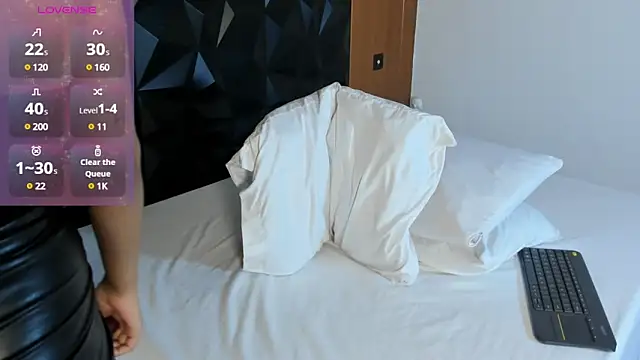 Wendy Marchall online show from February 9, 2025, 6:47 pm