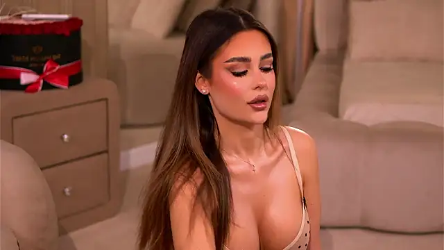 Snapshot of YasmineShaw chatting on February 18, 2026, 1:12 am YasmineShaw online show from February 18, 2026, 1:12 am