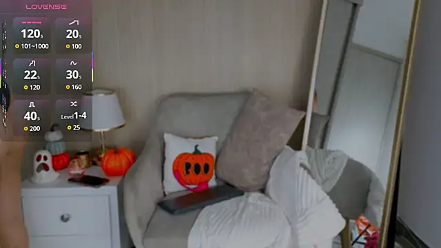 Sofisaenz  online show from October 7, 2025, 4:20 am