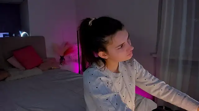 Laura Leee online show from February 15, 2025, 6:23 am