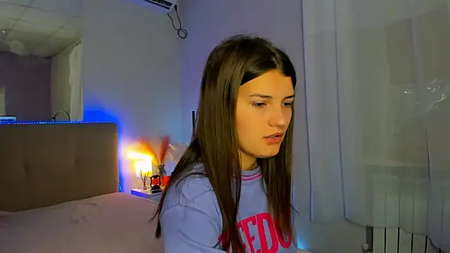 Laura Leee online show from October 20, 2025, 5:30 am