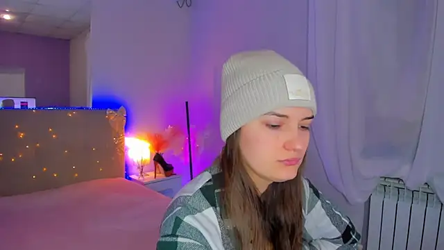 Laura Leee online show from February 8, 2026, 6:17 am