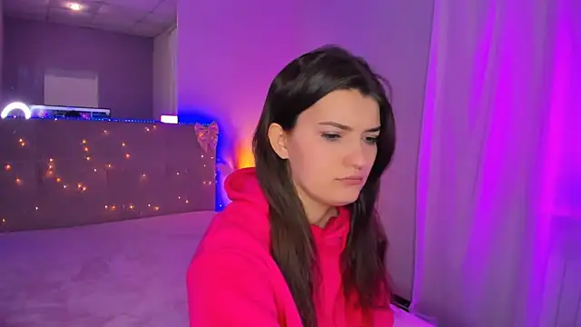 Laura Leee online show from April 11, 2026, 7:45 am