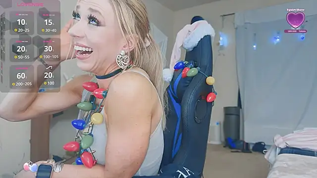 VeronicaRonnieTaylor online show from December 24, 2024, 8:11 am