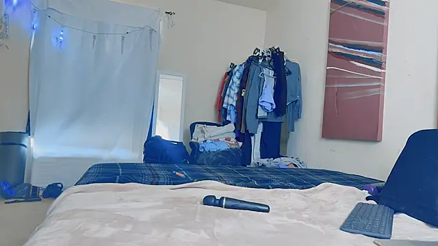 VeronicaRonnieTaylor online show from December 24, 2024, 8:27 pm