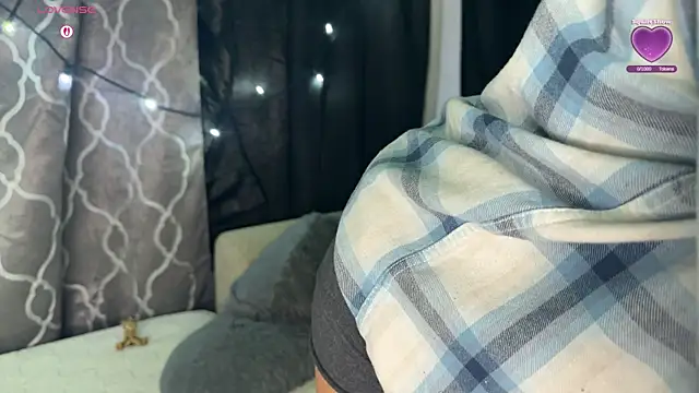 VeronicaRonnieTaylor online show from October 11, 2025, 9:13 pm