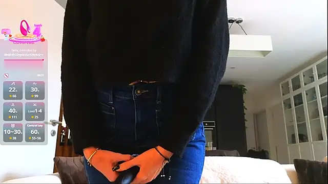 Luxymin34 online show from November 24, 2025, 1:22 pm