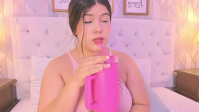 Snapshot of martina_rivera_ chatting on May 22, 2026, 12:00 pm martina rivera online show from May 22, 2026, 12:00 pm