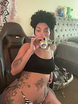 Snapshot of butterflybootyy chatting on December 6, 2024, 8:07 pm butterflybootyy online show from December 6, 2024, 8:07 pm