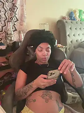 Snapshot of butterflybootyy chatting on December 7, 2024, 9:33 pm butterflybootyy online show from December 7, 2024, 9:33 pm