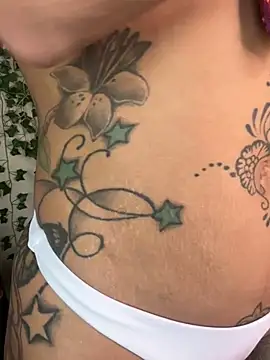 Snapshot of butterflybootyy chatting on January 30, 2025, 5:41 am butterflybootyy online show from January 30, 2025, 5:41 am