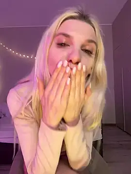Snapshot of LoveLuna_ chatting on March 15, 2025, 7:16 pm LoveLuna online show from March 15, 2025, 7:16 pm