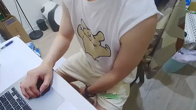 Snapshot of AnthroTw chatting on September 29, 2025, 3:06 pm AnthroTw online show from September 29, 2025, 3:06 pm