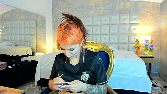 MelaniieRoux online show from June 8, 2026, 7:36 pm