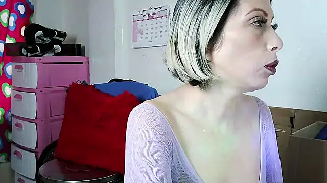 alixia81 online show from October 27, 2025, 6:23 pm