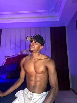 AaronCruz  online show from November 26, 2025, 10:05 am