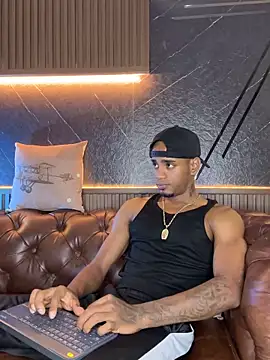 AaronCruz  online show from February 11, 2026, 1:32 am