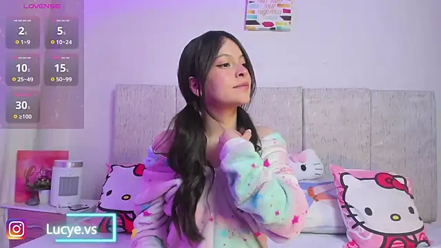 LucyEvans  online show from October 6, 2025, 3:37 am