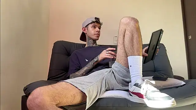 Saturno v online show from March 22, 2025, 5:17 am