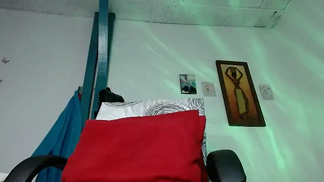 Sexy-Favgirl online show from April 24, 2026, 9:34 am