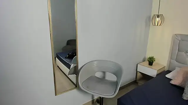 escarleth   online show from June 8, 2026, 1:33 pm