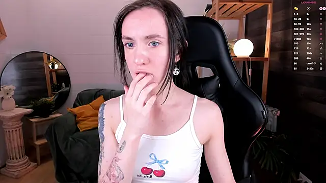 Snapshot of Dearly_kitty chatting on May 13, 2026, 1:08 pm Dearly kitty online show from May 13, 2026, 1:08 pm