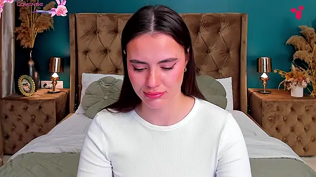 CalyMoon online show from April 18, 2026, 7:58 pm