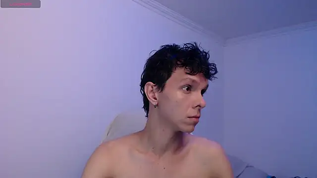 bryamado69 online show from April 13, 2026, 7:47 am