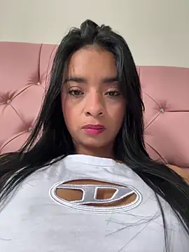 Laura fernandezII online show from March 10, 2025, 2:26 pm