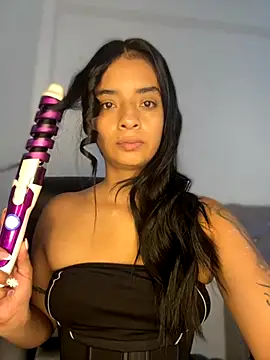 Laura fernandezII online show from October 16, 2025, 5:14 pm