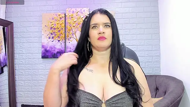 LenaRuiz  online show from October 6, 2025, 12:02 pm