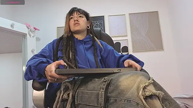  sharlotte777 online show from September 24, 2025, 2:09 pm