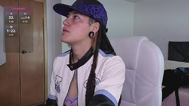  sharlotte777 online show from November 7, 2025, 2:28 pm