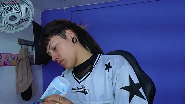  sharlotte777 online show from November 13, 2025, 1:21 pm