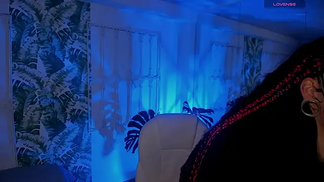  sharlotte777 online show from February 13, 2026, 1:18 pm