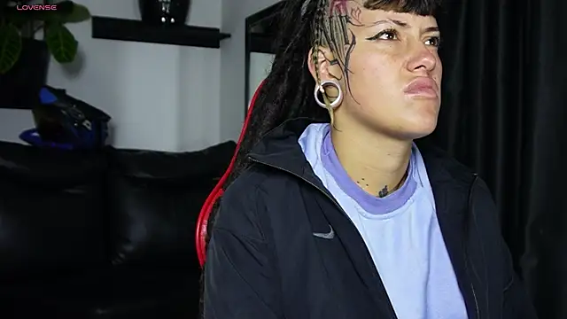  sharlotte777 online show from March 31, 2026, 2:06 pm