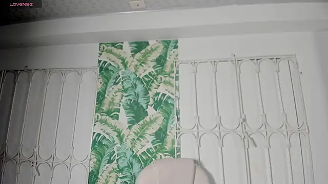  sharlotte777 online show from April 17, 2026, 2:09 pm