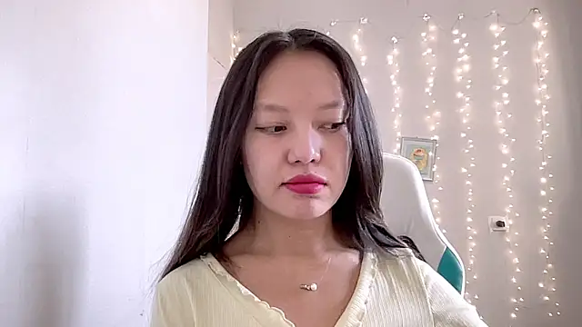 Risalynn online show from March 11, 2025, 3:37 am