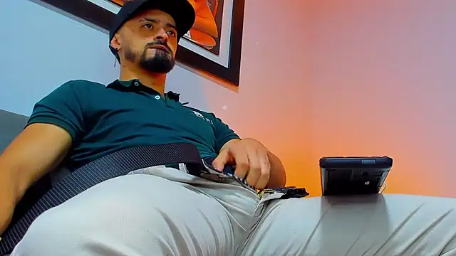 MAXIMUS MASTE3 online show from October 12, 2025, 11:37 pm