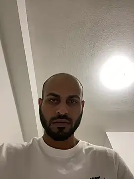 Snapshot of islandvybee55 chatting on December 28, 2024, 2:33 am islandvybee55 online show from December 28, 2024, 2:33 am