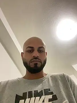 Snapshot of islandvybee55 chatting on February 14, 2025, 7:17 am islandvybee55 online show from February 14, 2025, 7:17 am