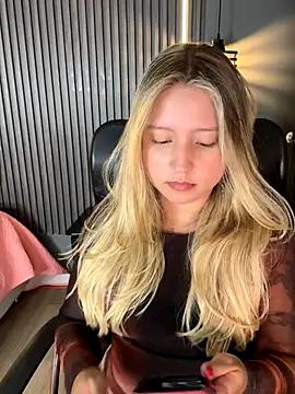 MiaPetit  online show from September 12, 2025, 12:11 am