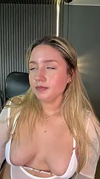 MiaPetit  online show from November 9, 2025, 6:39 pm