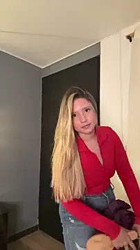 MiaPetit  online show from December 17, 2025, 8:04 pm